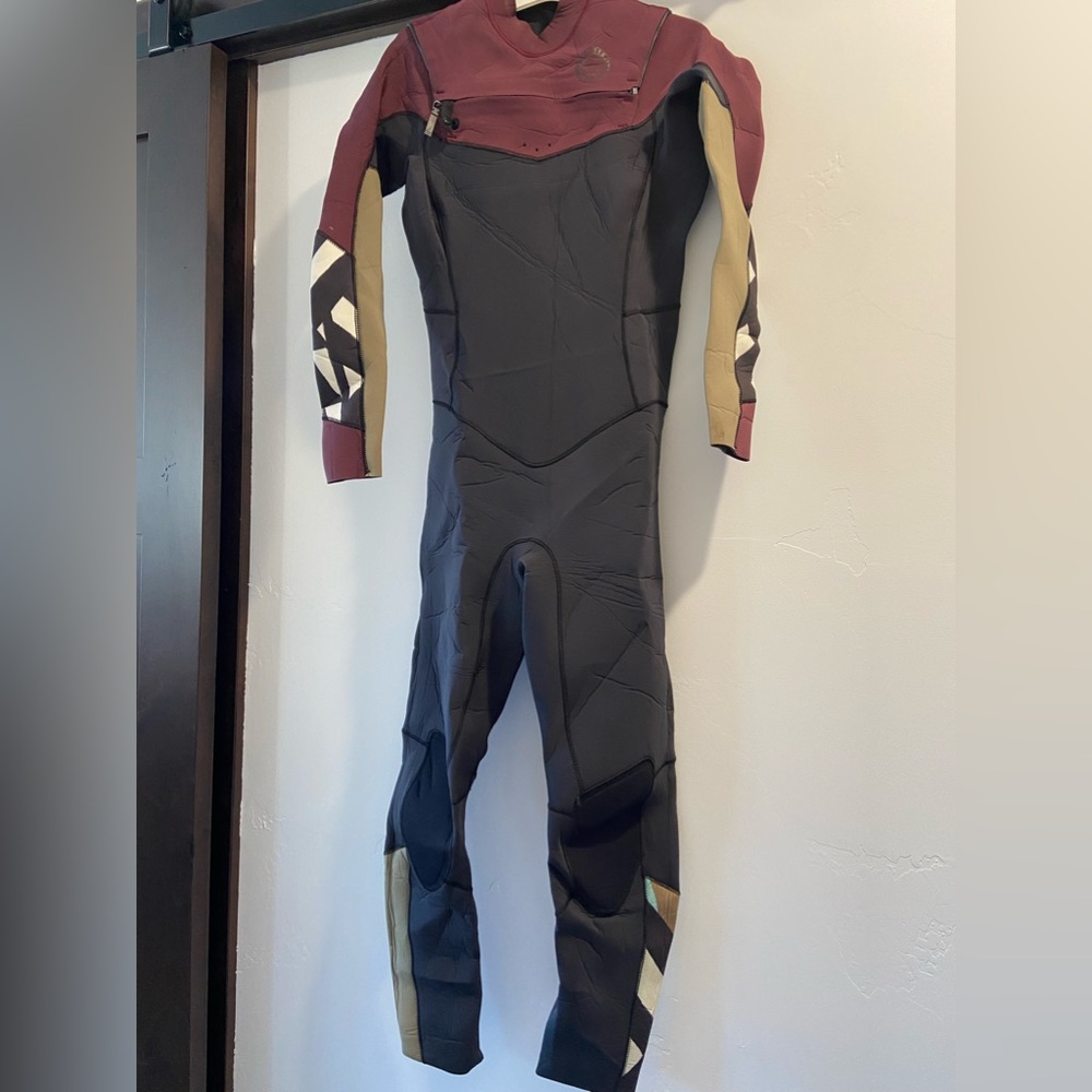 Billabong Wetsuit Size 10